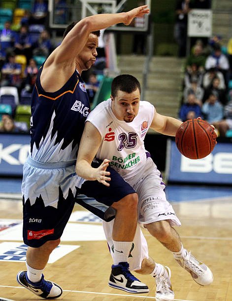 队在面对紧 队在面对紧