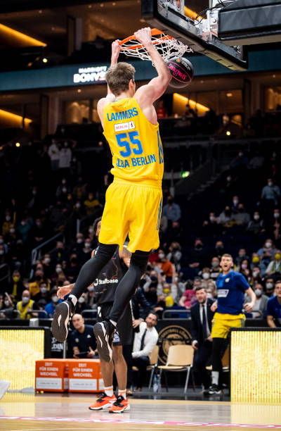 季对阵亚特 季对阵亚特